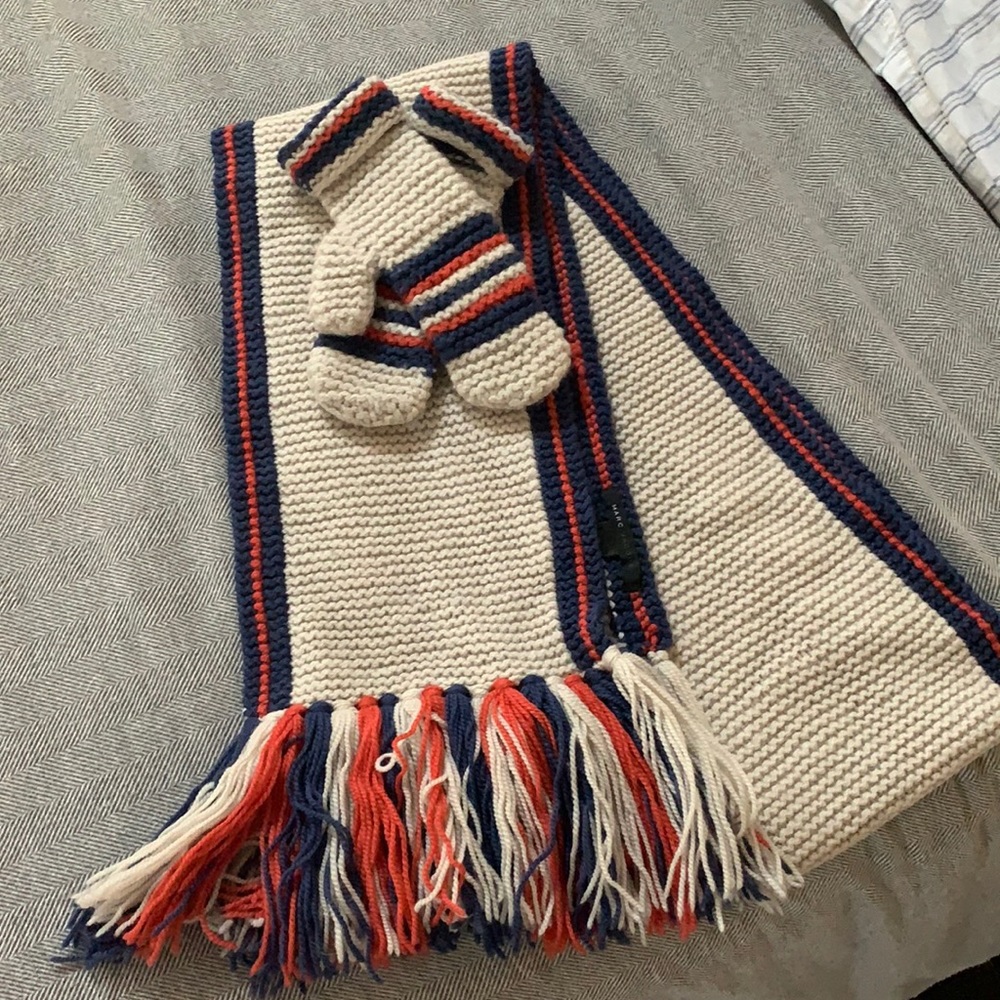 Marc jacobs scarf and gloves